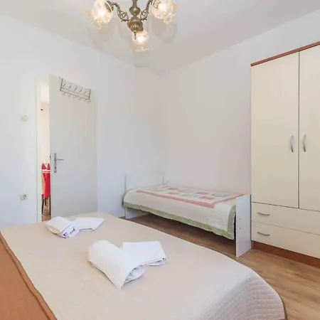 Apartment In Njivice/insel Krk 38825